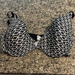 Maidenform 34D Black and White Bra